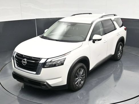 Used 2025 Nissan Pathfinder SV FWD image 51