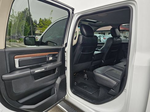 Used 2018 RAM 1500 Laramie AWD/4WD image 30