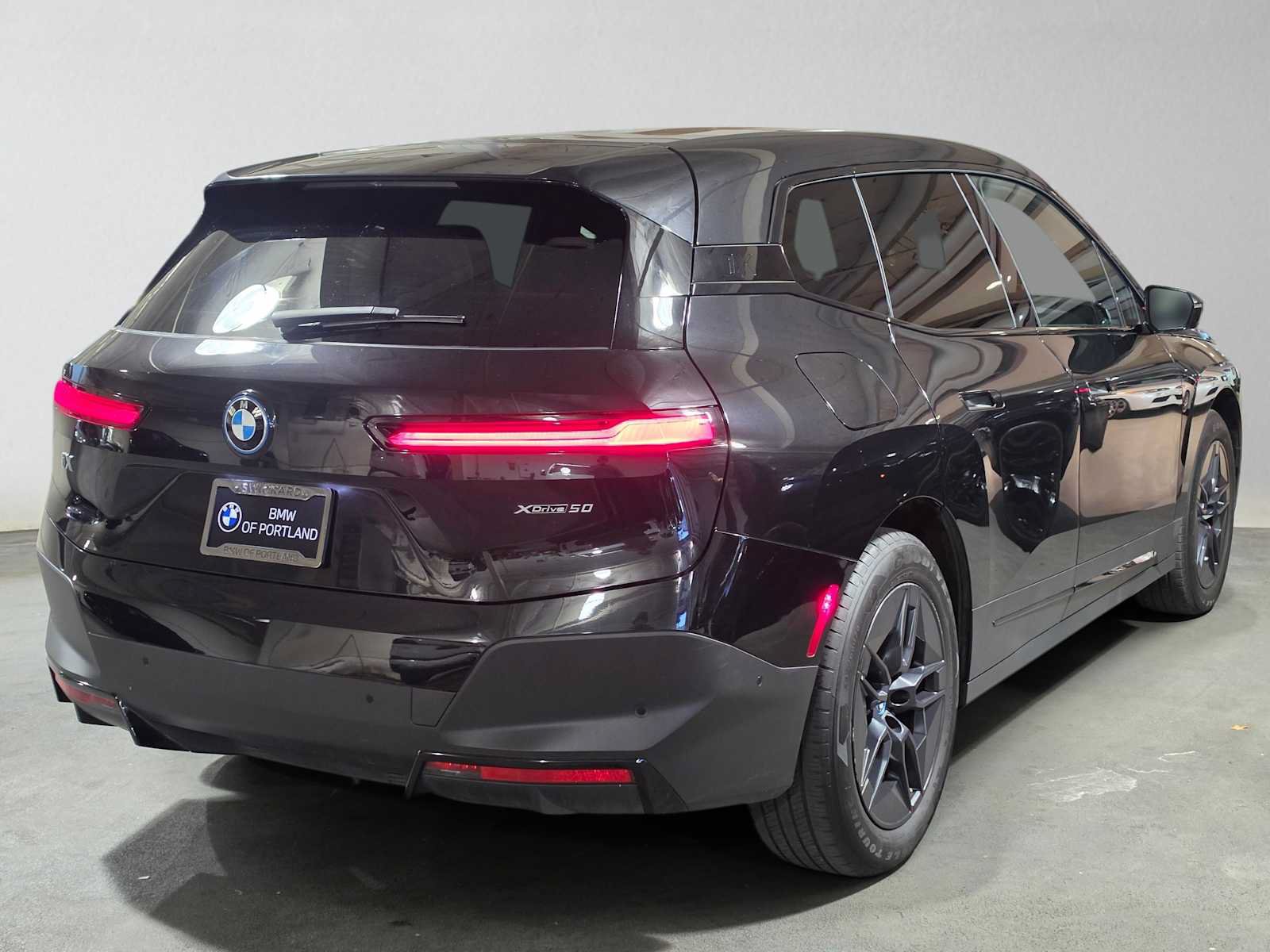 Used 2024 BMW iX xDrive50 w/ Convenience Package AWD/4WD image 3