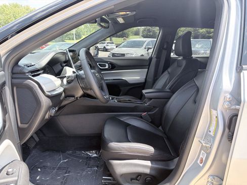 Used 2024 Jeep Compass Limited AWD/4WD image 12