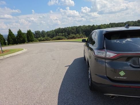 Used 2018 Ford Edge Titanium w/ Equipment Group 301A FWD image 7