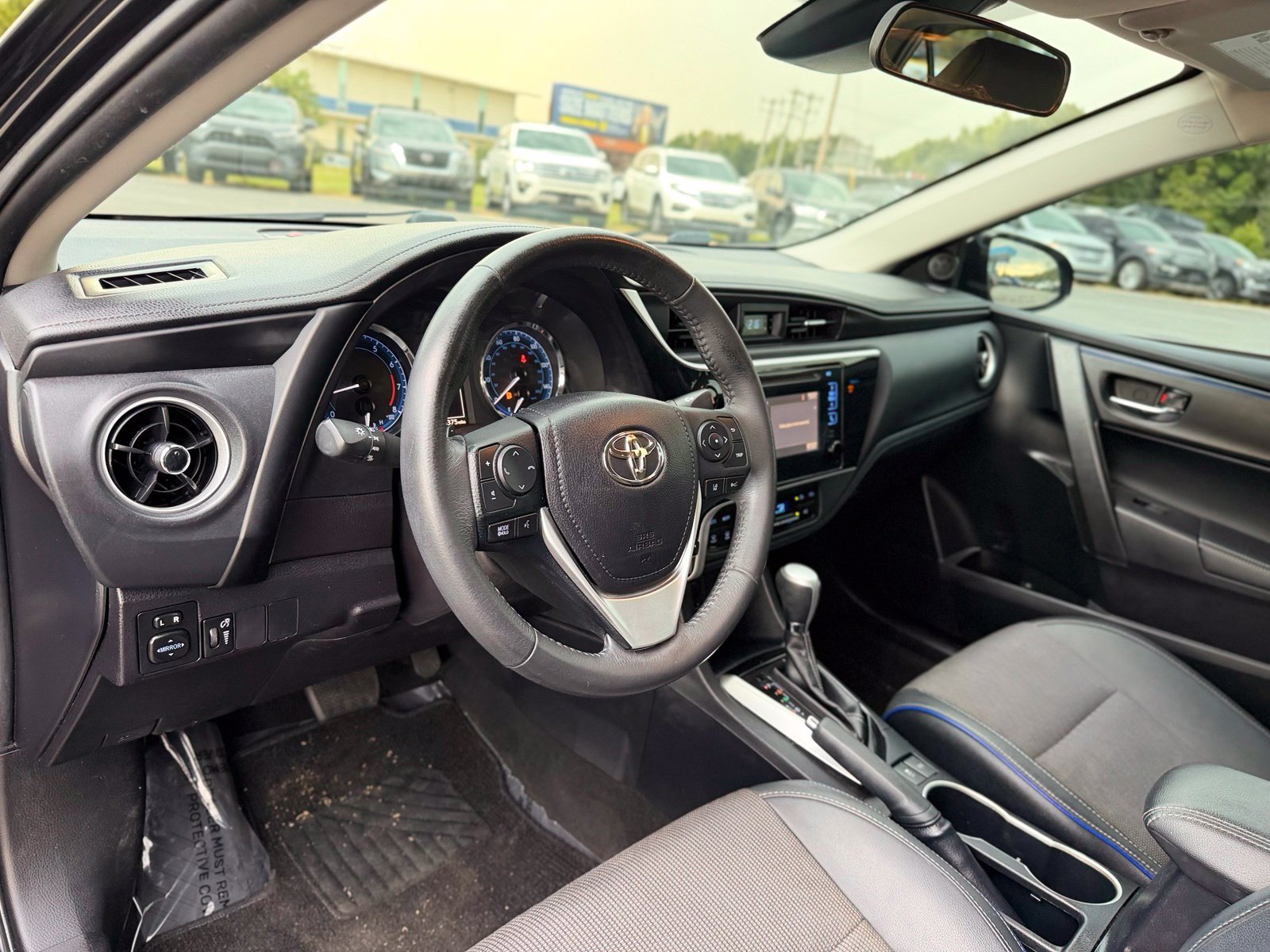Used 2018 Toyota Corolla SE FWD image 18