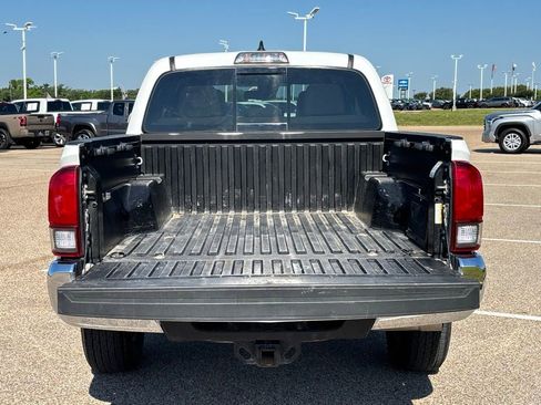 Used 2019 Toyota Tacoma SR5 AWD/4WD image 7