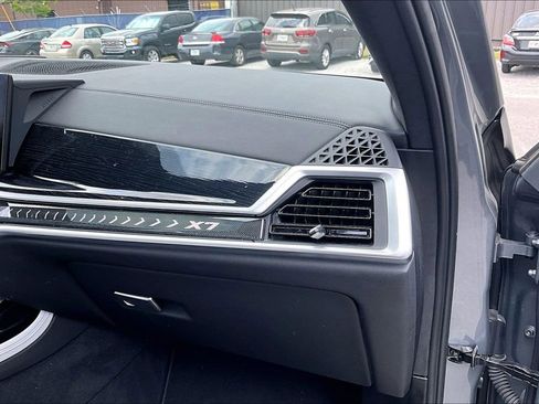Used 2023 BMW X7 xDrive40i AWD/4WD image 22