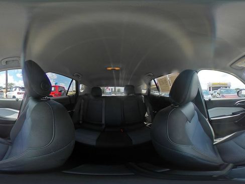 Used 2025 Chevrolet Trax LT FWD image 41