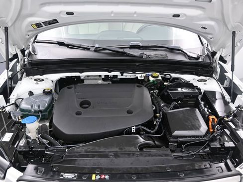 Used 2023 Volvo XC40 B4 Plus w/ Climate Package image 15