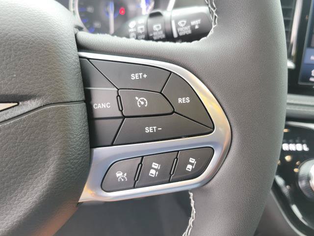 New 2027 Chrysler Pacifica Select FWD image 13