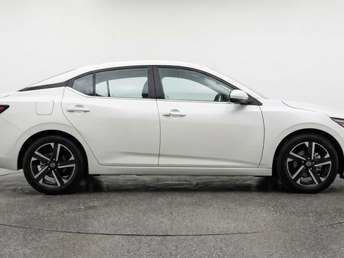 Used 2025 Nissan Sentra SV FWD image 11