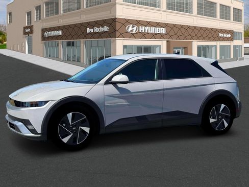 New 2025 Hyundai Ioniq 5 SE image 2