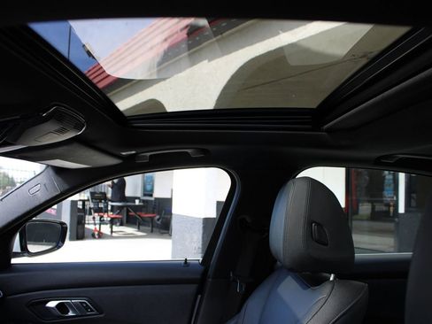 Used 2020 BMW 330i Sedan w/ Convenience Package image 14