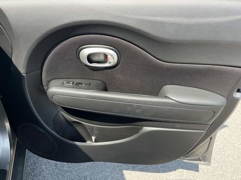Used 2016 Kia Soul FWD image 21