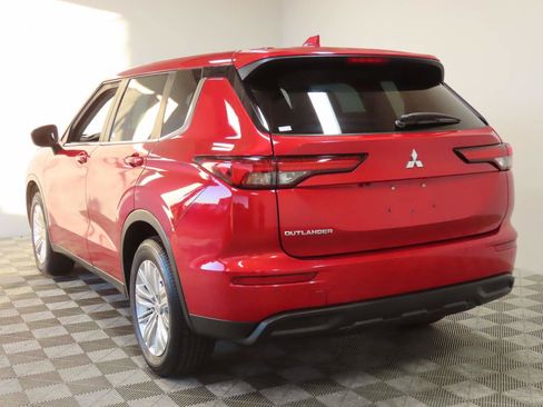 Used 2023 Mitsubishi Outlander ES image 3