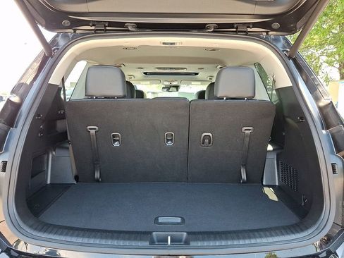 Used 2025 Kia Telluride EX w/ EX Captain's Chair Package FWD image 32