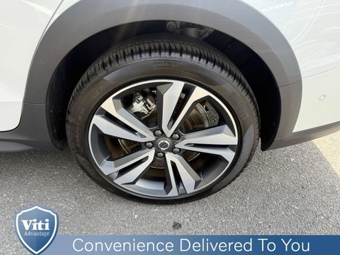Used 2025 Volvo V60 B5 Cross Country Plus AWD/4WD image 13