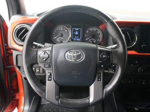 Used 2018 Toyota Tacoma TRD Sport w/ Technology Package RWD image 17