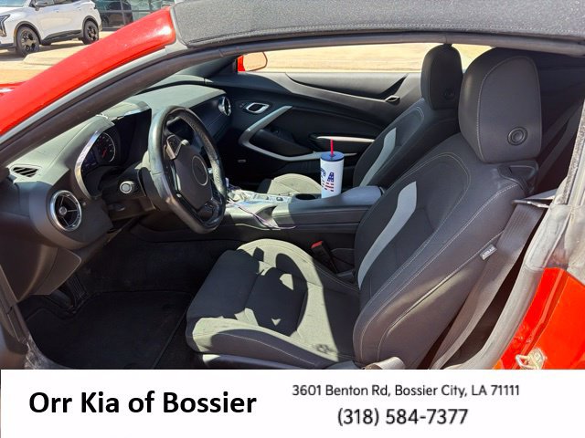 Used 2020 Chevrolet Camaro LT w/ Technology Package RWD image 8
