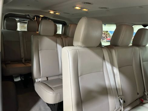 Used 2018 Nissan NV 3500 SL RWD image 33