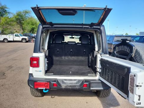 Used 2022 Jeep Wrangler Unlimited Sahara w/ Cold Weather Group AWD/4WD image 26