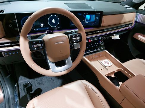 Used 2025 Hyundai Santa Fe Limited image 17