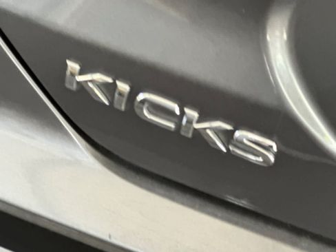 Used 2021 Nissan Kicks SR w/ Interior Electronics Package FWD image 17