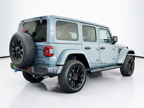 Used 2024 Jeep Wrangler Unlimited Sahara w/ Dual Top Group AWD/4WD image 9