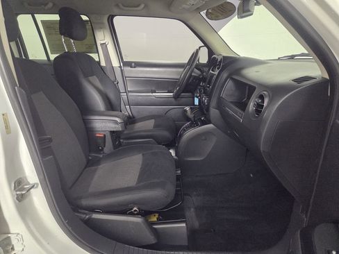 Used 2012 Jeep Patriot Latitude FWD image 32
