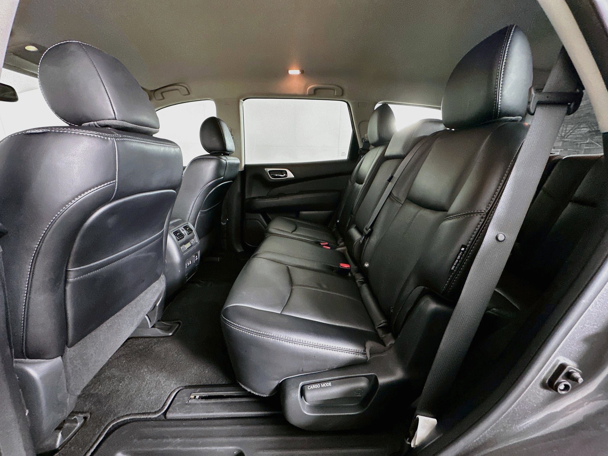 Used 2020 Nissan Pathfinder SL AWD/4WD image 29