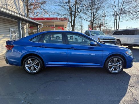 Used 2024 Volkswagen Jetta SE image 2