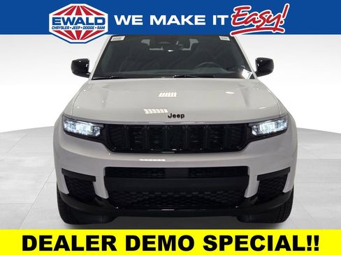 New 2025 Jeep Grand Cherokee L Altitude AWD/4WD image 12