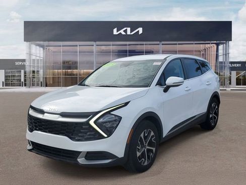 Certified 2023 Kia Sportage EX FWD image 3
