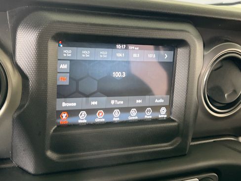 Used 2023 Jeep Gladiator Sport AWD/4WD image 14