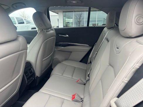 Used 2021 Cadillac XT4 Luxury w/ Cold Weather Package image 8