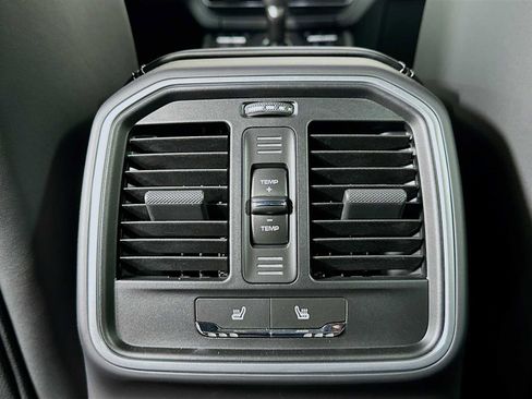 New 2026 Porsche Macan image 26