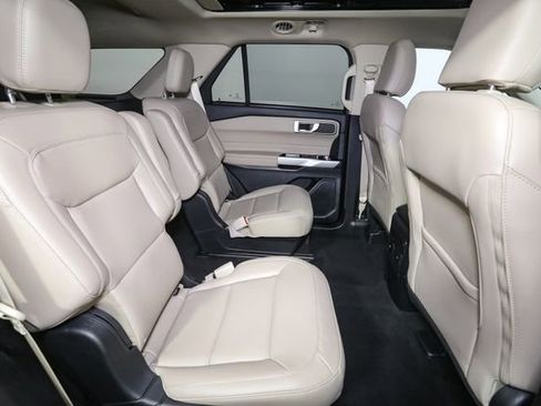 Used 2024 Ford Explorer XLT w/ Equipment Group 202A image 20