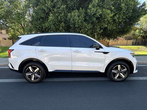 Used 2022 Kia Sorento S w/ Panoramic Sunroof Package FWD image 9