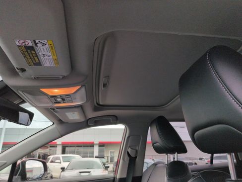 Used 2020 Toyota RAV4 Limited image 21