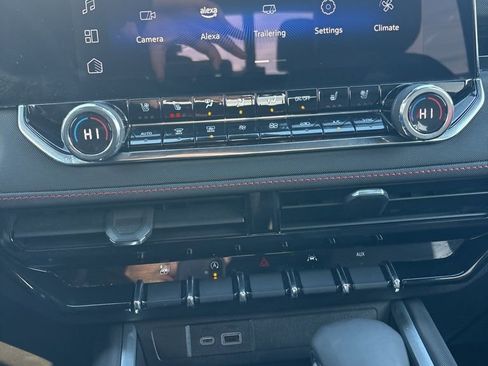 Used 2023 Chevrolet Colorado Z71 w/ Z71 Convenience Package 2 image 34