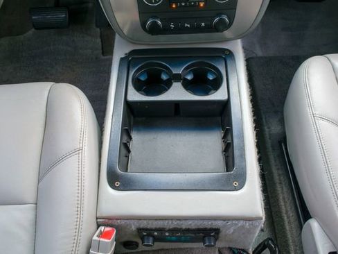 Used 2009 GMC Yukon XL SLT image 32