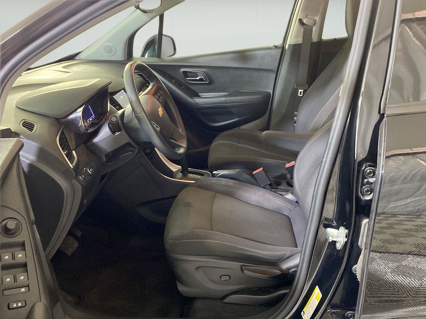 Used 2020 Chevrolet Trax LS w/ Tint and Cruise Package FWD image 20