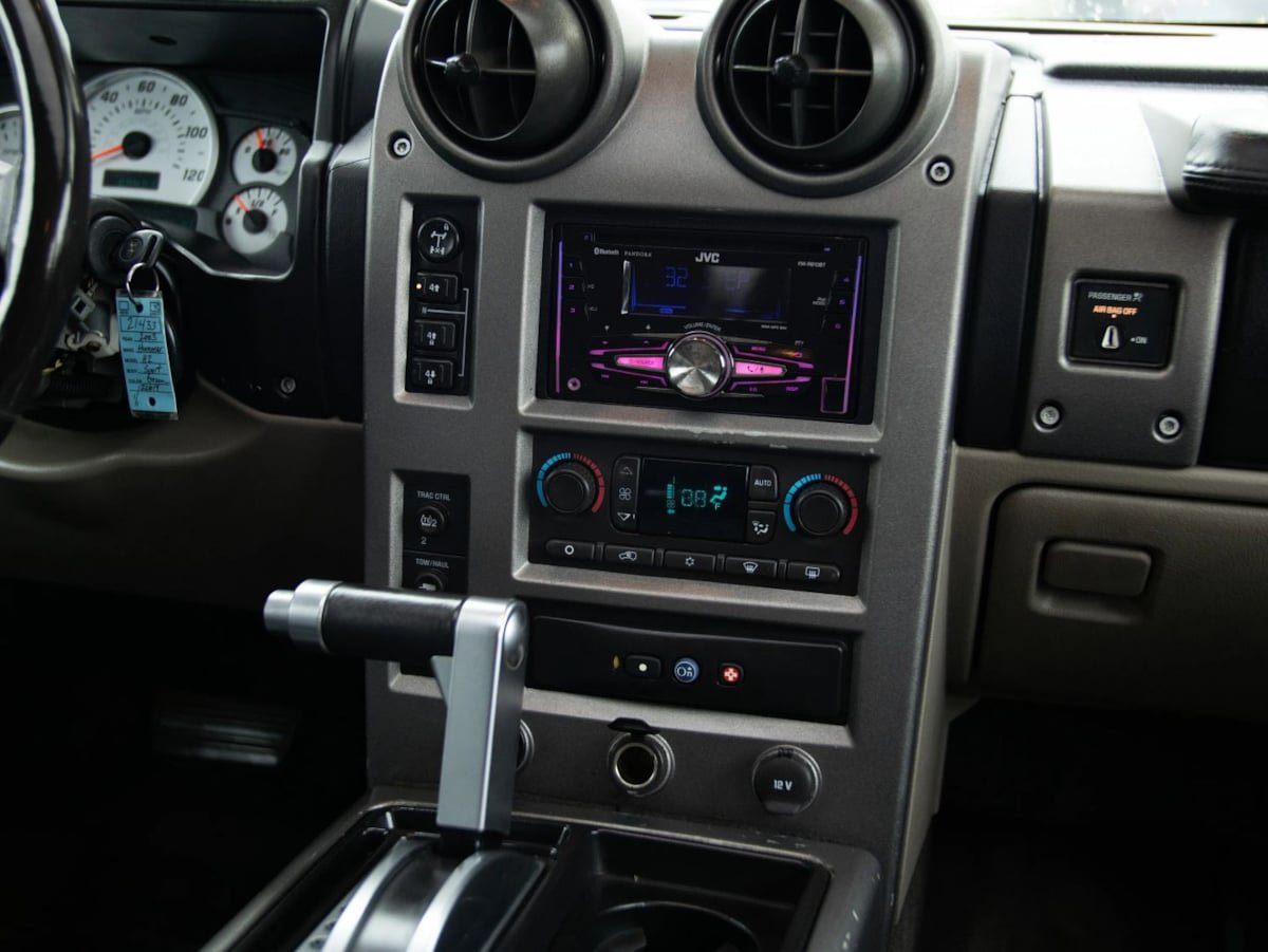 Used 2003 HUMMER H2 w/ Preferred Equipment Group AWD/4WD image 31