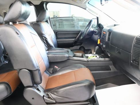 Used 2010 Nissan Titan SE w/ SE Value Truck Pkg image 30