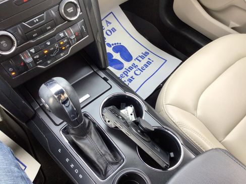 Used 2019 Ford Explorer XLT w/ Equipment Group 202A image 17