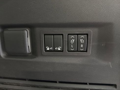 Used 2023 Chevrolet Tahoe Z71 w/ Luxury Package image 10