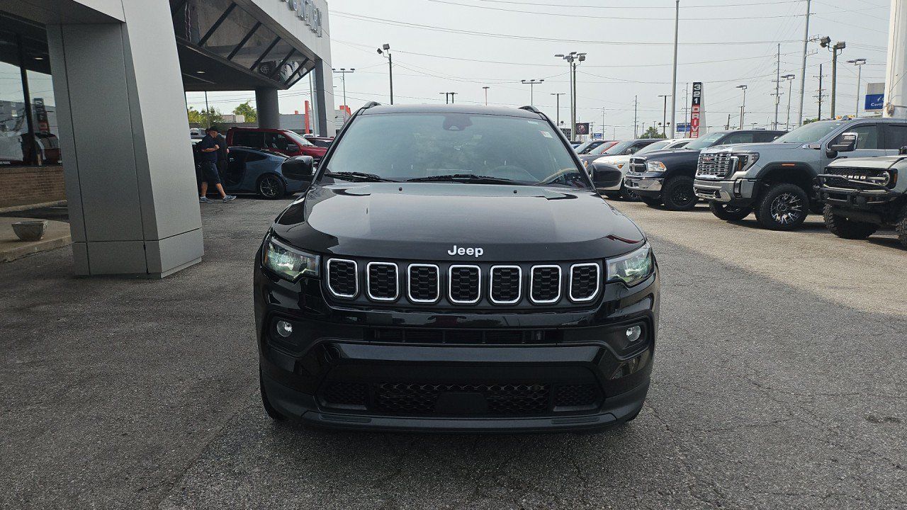 Used 2024 Jeep Compass Latitude AWD/4WD image 7