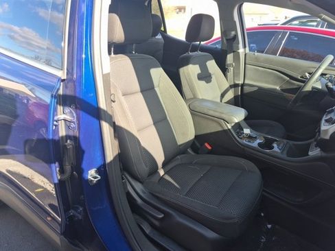 Used 2023 GMC Acadia SLE w/ Driver Convenience Package image 4