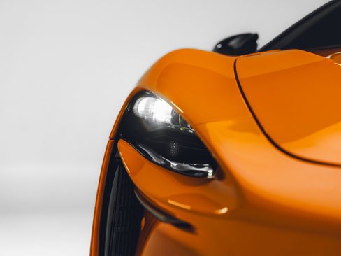 Used 2023 McLaren Artura RWD image 29