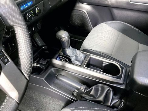 Used 2021 Toyota Tacoma TRD Sport image 13