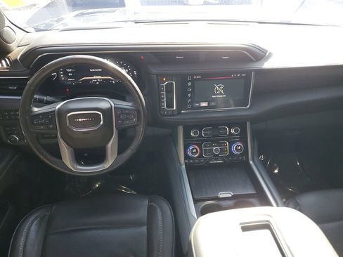 Used 2022 GMC Yukon XL Denali w/ Advanced Technology Package image 17