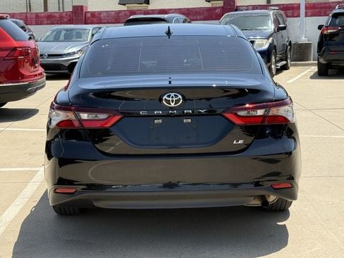 Used 2022 Toyota Camry LE FWD image 5