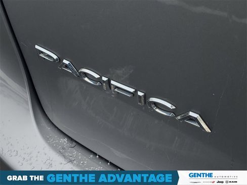 Used 2018 Chrysler Pacifica Touring-L Plus image 6